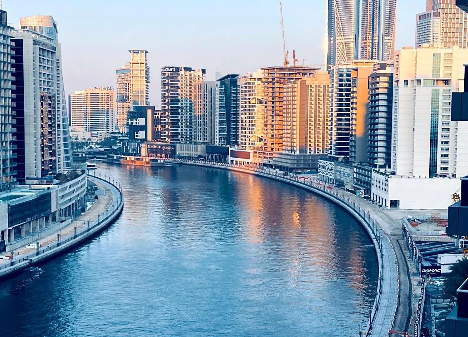 Modern 1Bhk Unit With Canal View Dubai Apartamento