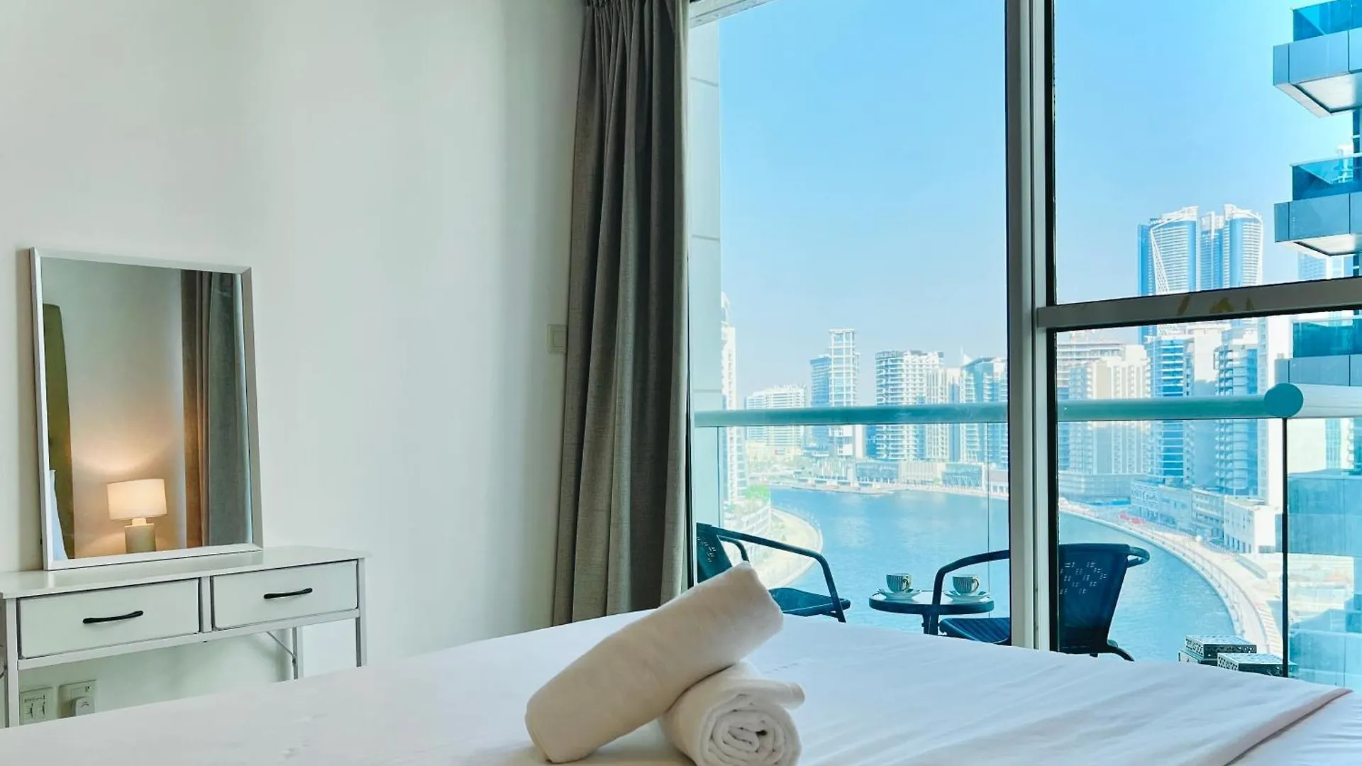 Apartamento Modern 1Bhk Unit With Canal View Dubai