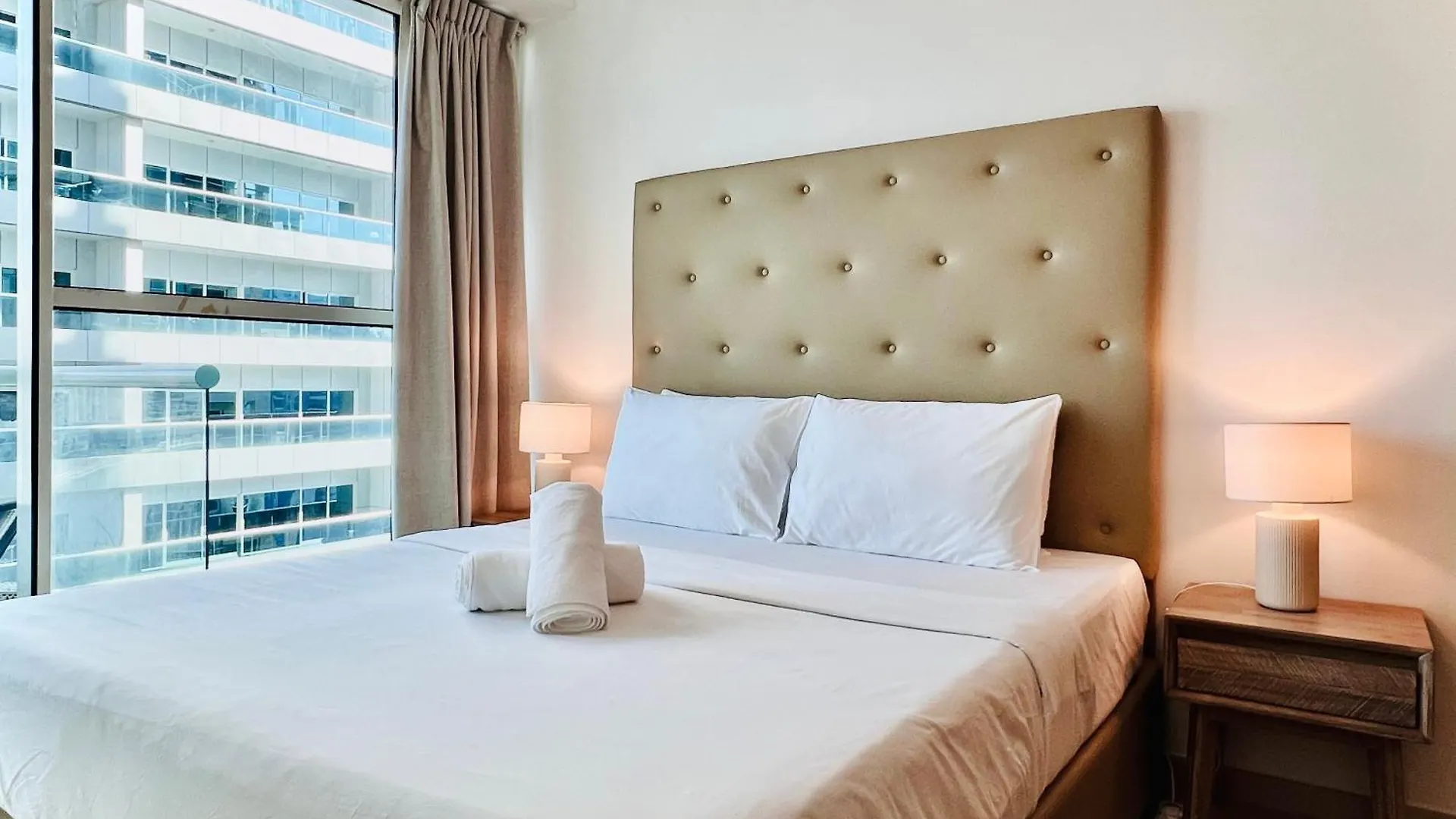 Modern 1Bhk Unit With Canal View Dubai Apartment